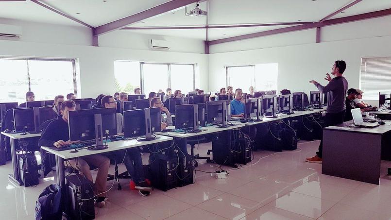 Salle de classe d'école e-sport