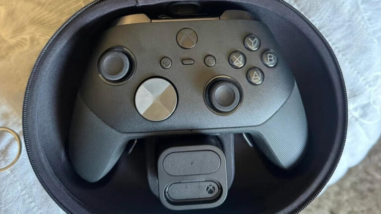 Xbox Elite Series 3 : Écran Tactile LCD, Fuites et Ce Que L&rsquo;On Sait de la Manette