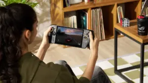 Console portable ASUS ROG Xbox Ally X20 avec écran OLED de 7,4 pouces et châssis translucide 20e anniversaire