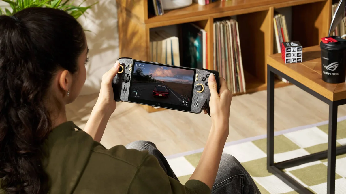 Console portable ASUS ROG Xbox Ally X20 avec écran OLED de 7,4 pouces et châssis translucide 20e anniversaire