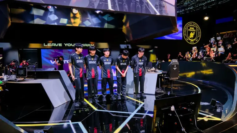 L'équipe League of Legends BNK FEARX lors de la saison 2026 de LCK