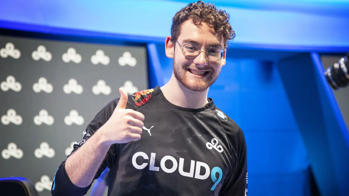 Philippe Vulcan Laflamme sous le maillot de Cloud9 sur la scène des LCS