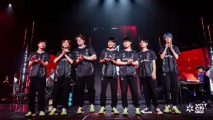 L'équipe Dragon Ranger Gaming sur la scène du VCT China Valorant