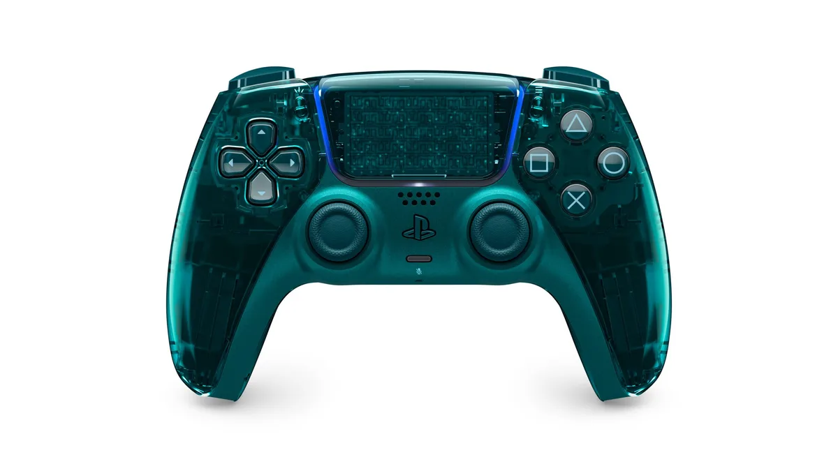 Vue de face de la manette sans fil DualSense Emerald Green transparente dévoilant le circuit imprimé sous le pavé tactile et les moteurs haptiques