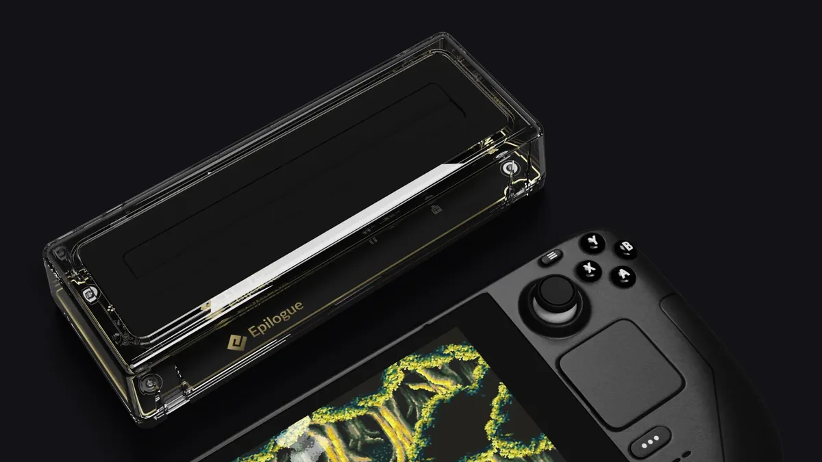 Epilogue SN Operator connecté en USB-C à côté d'un Steam Deck