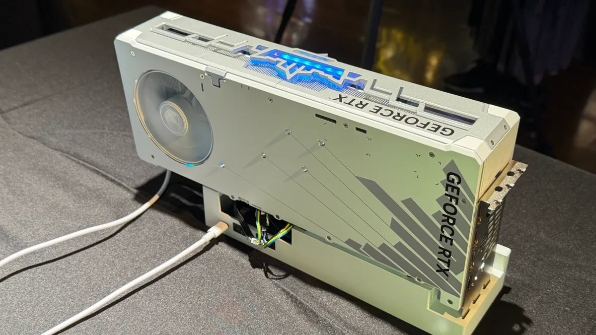 Dos de la carte graphique GALAX GeForce RTX 50 HOF avec cristaux Swarovski et ventilateur push-pull
