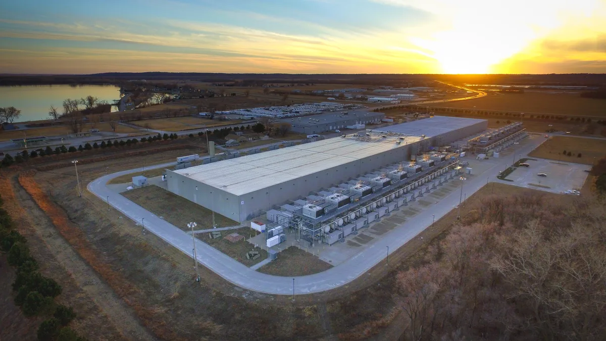 Complexe de refroidissement et groupes électriques d'un centre de données Google Cloud