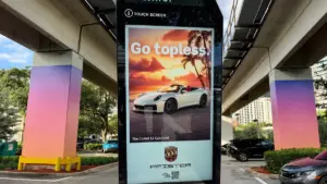 Borne publicitaire Pfister Comet S2 Cabriolet de GTA 6 Vice City à Miami
