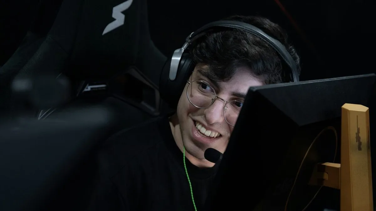 Kaiky noway Santos derriere son ecran en LAN avec Imperial Esports sur Counter-Strike 2