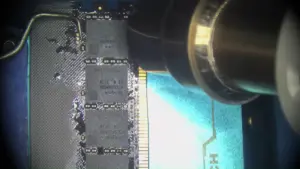 175 $ au lieu de 1 000 $ : comment un moddeur transforme deux barrettes DDR5 de PC portable en kit de bureau à 7 800 MT/s