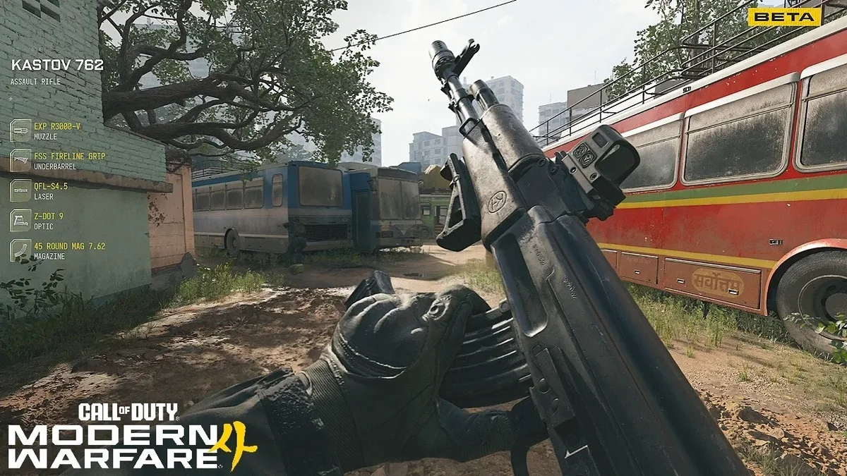 Gameplay du Kastov 762 avec chargeur de 45 cartouches dans Call of Duty Modern Warfare 4
