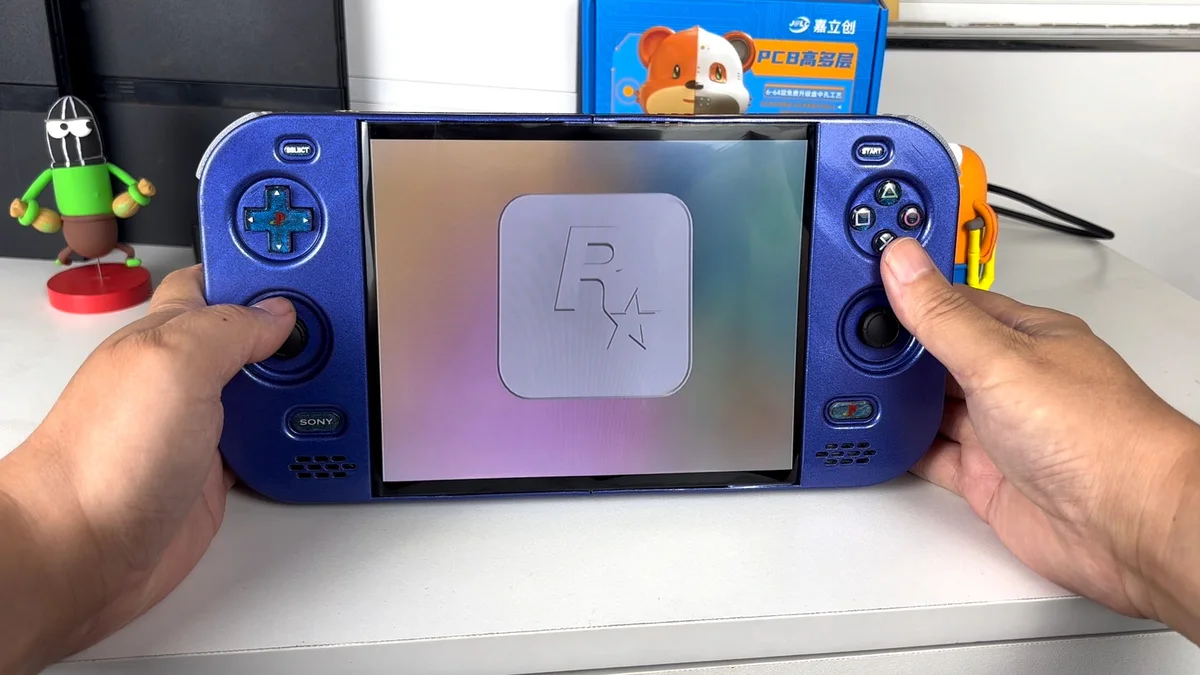 Écran pliable 4:3 de 7,8 pouces de la PlayStation 2 DUO en fonctionnement