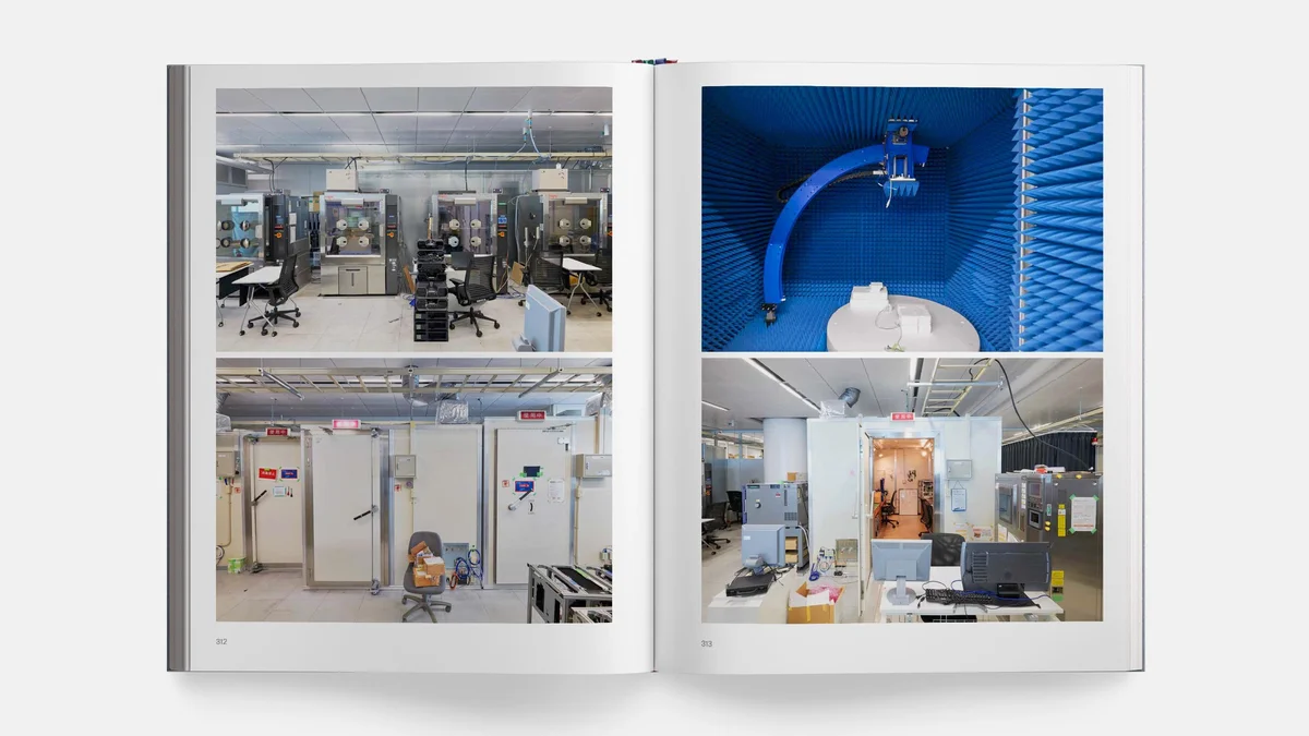 Double page du livre PlayStation The First 30 Years dévoilant les laboratoires R&D et chambres anéchoïques de Sony par Benedict Redgrove